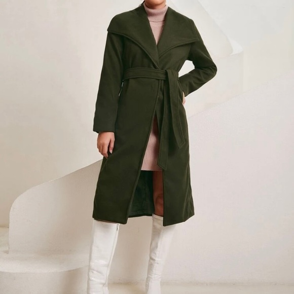 Wool jacket. It was too long for me and for reference I am 5ft. - Picture 4 of 5